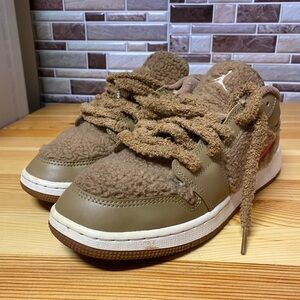Nike Air Jordan 1 Low Utility Teddy Bear GS Size 6Y DO2233-264 (Pre-Owned)